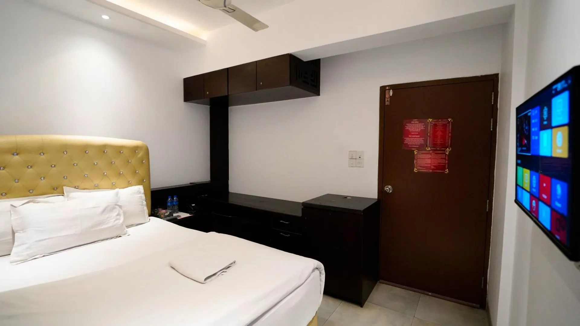 Xpressmall Hotel Near Dhaka Airport