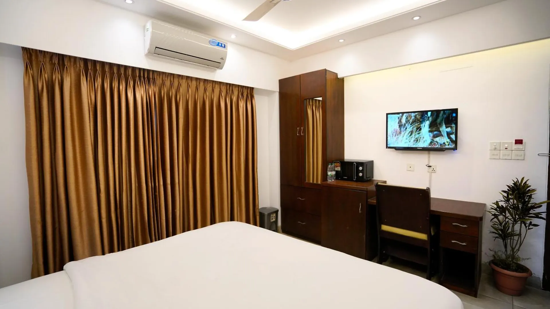 Xpressmall Hotel Near Dhaka Airport
