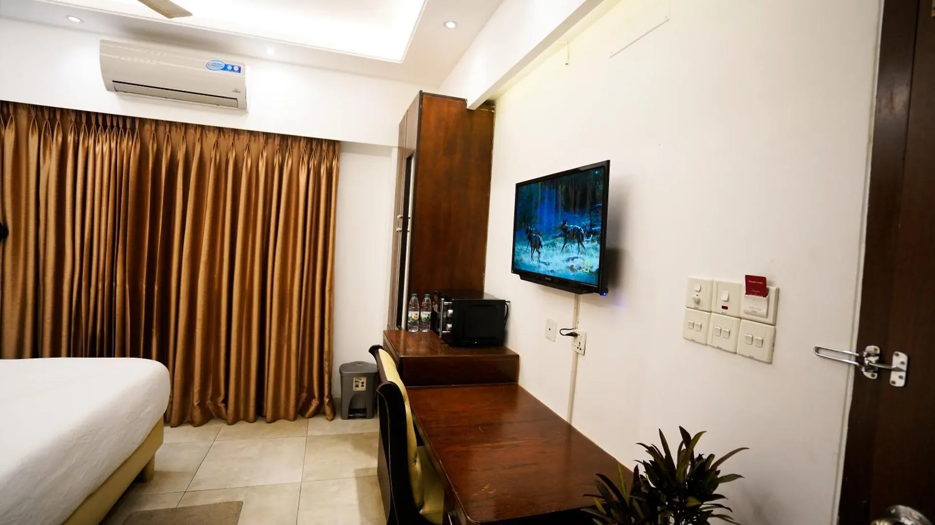 Xpressmall Hotel Near Dhaka Airport