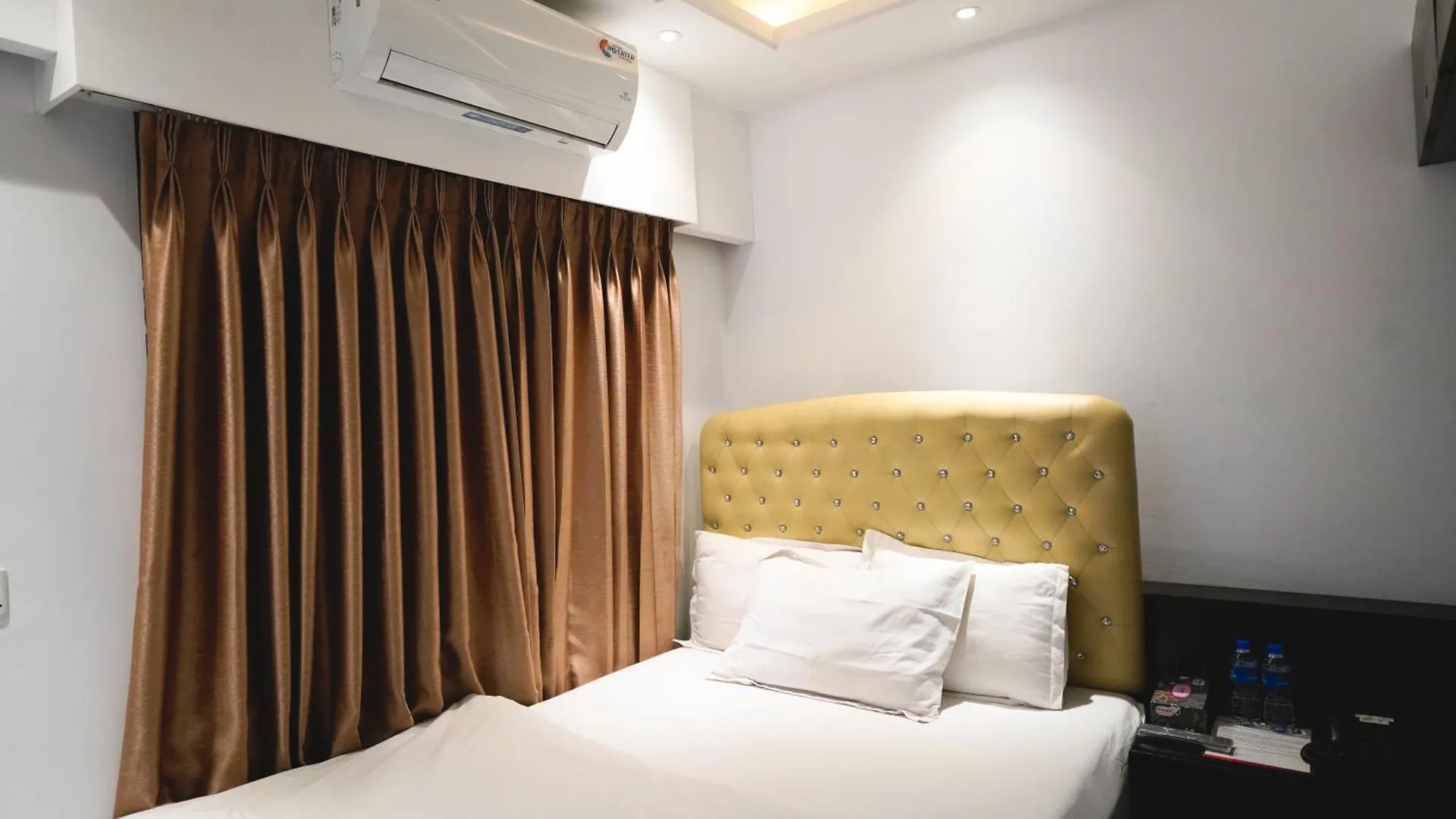 Xpressmall Hotel Near Dhaka Airport بنغلاديش