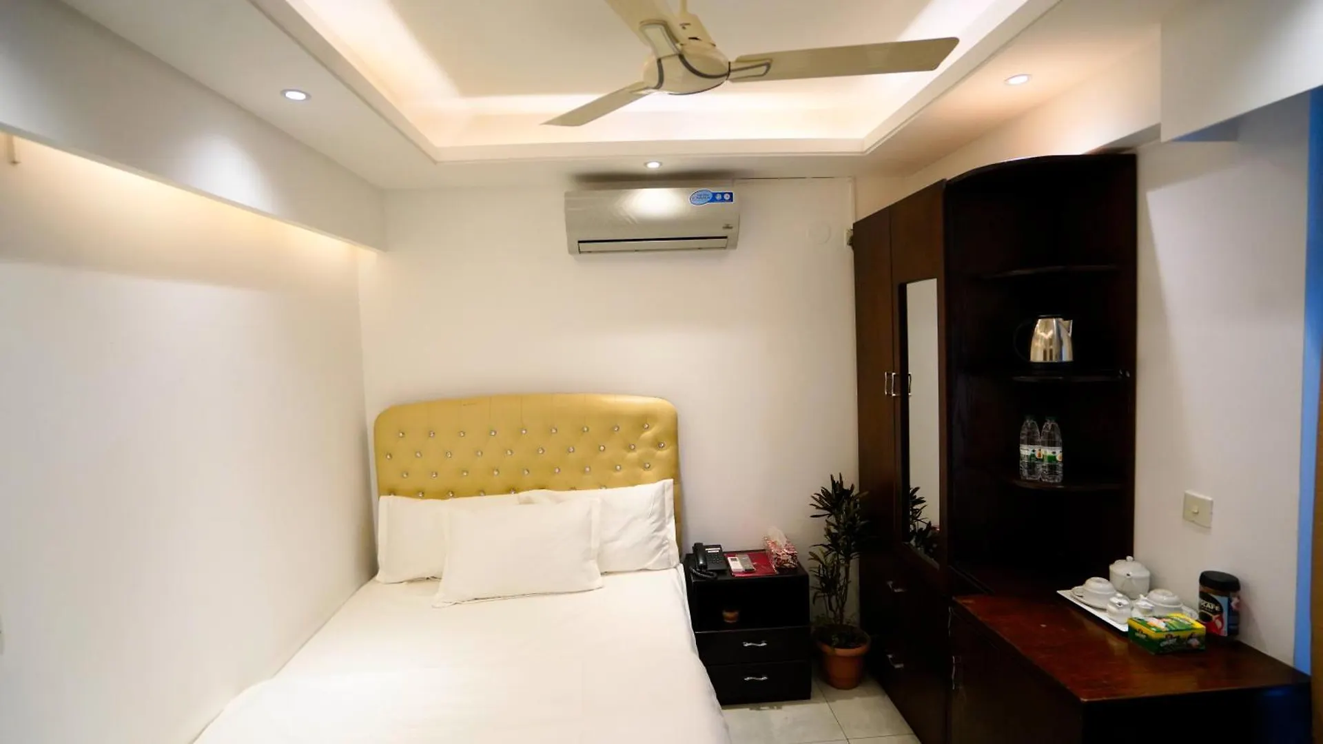 ***  Xpressmall Hotel Near Dhaka Airport بنغلاديش