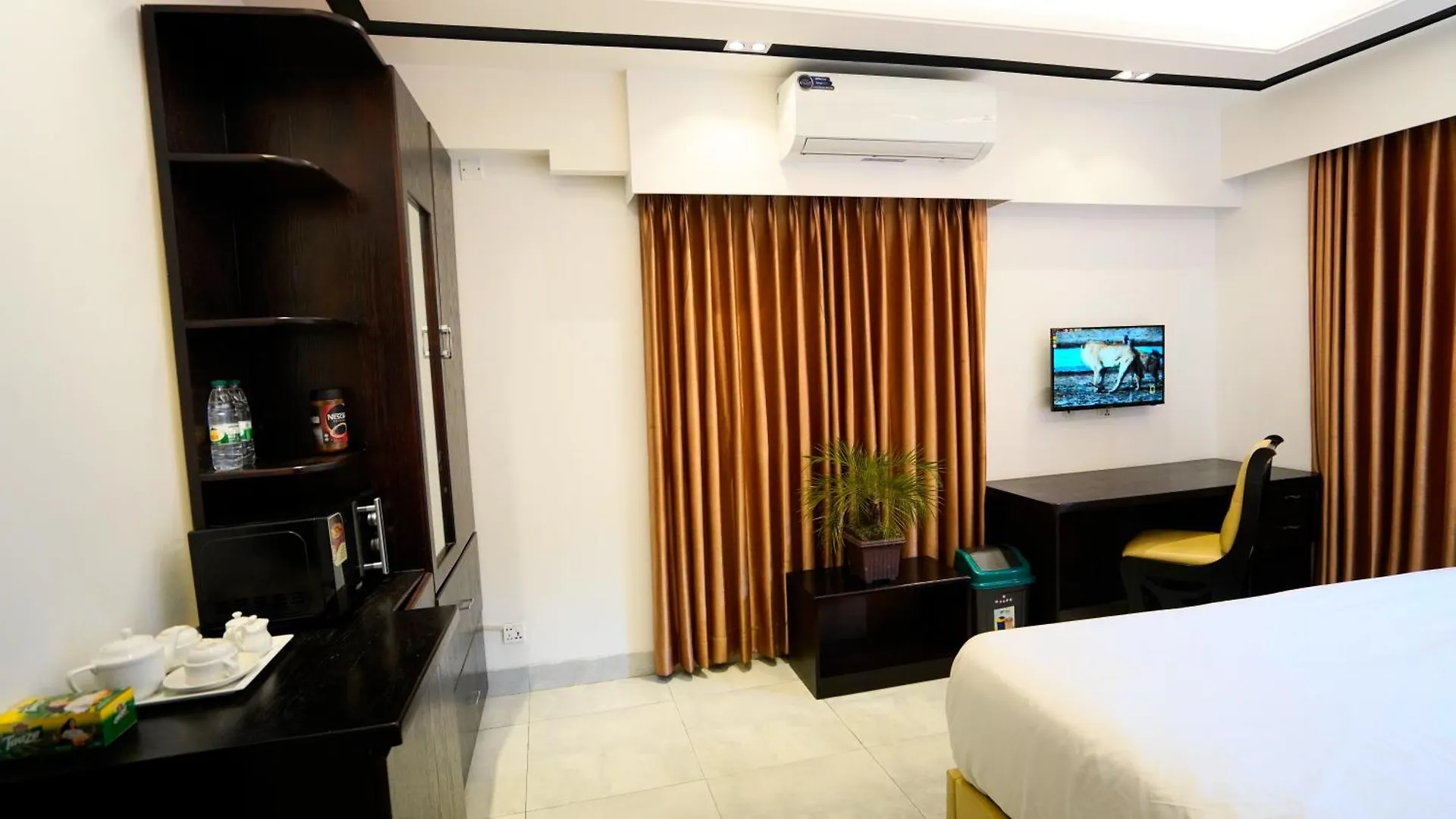 Xpressmall Hotel Near Dhaka Airport