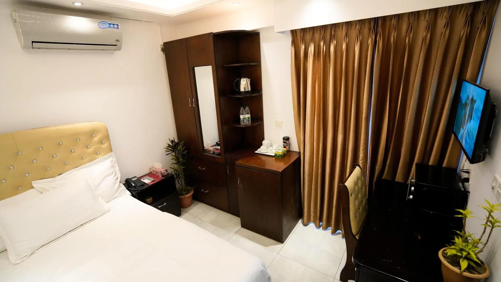 Xpressmall Hotel Near Dhaka Airport