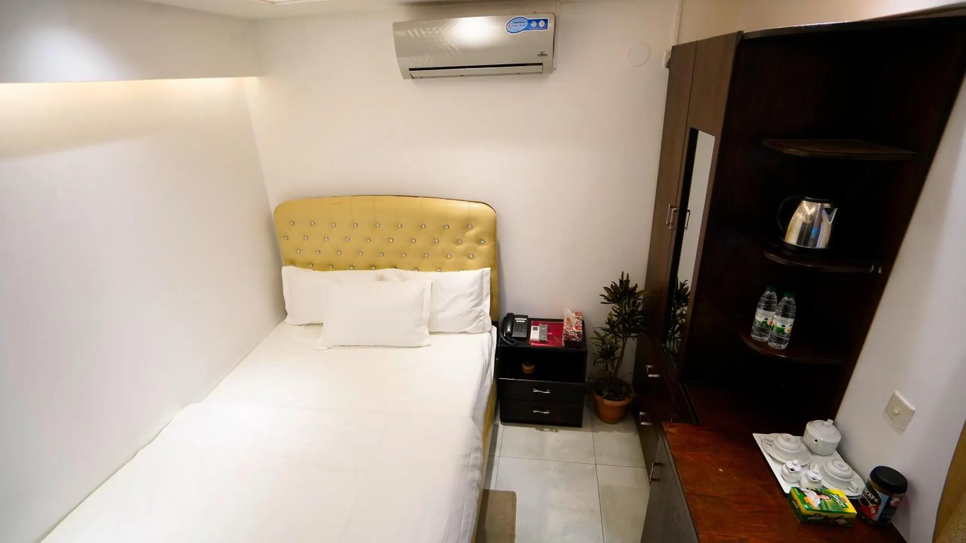 Xpressmall Hotel Near Dhaka Airport Μπανγκλαντές